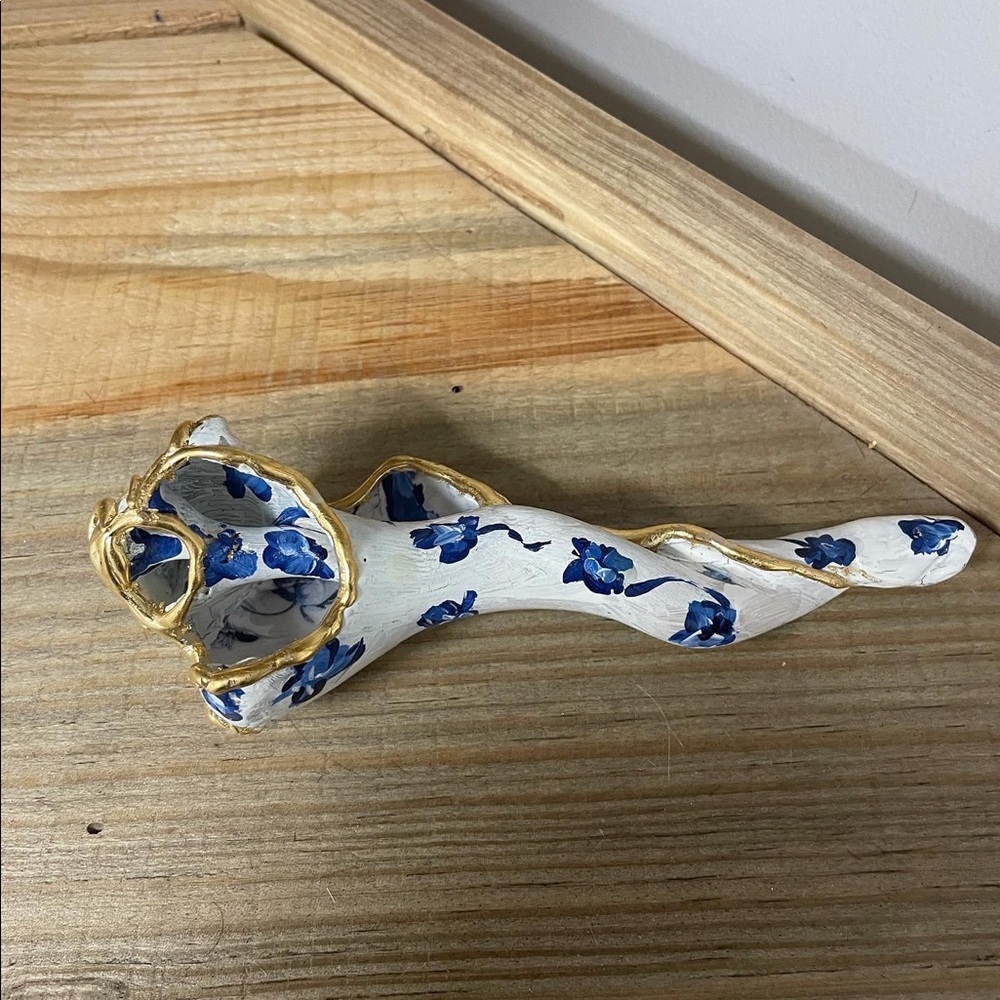 Hand painted delft blue sea shell